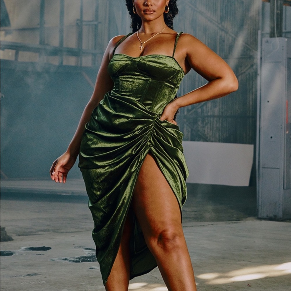 PLT Plus Ruched Skirt